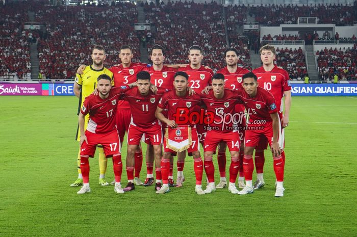 Skuat Timnas Indonesia (Skuad Timnas Indonesia) sedang berfoto bersama di Stadion Utama Gelora Bung Karno, Senayan, Jakarta, Selasa (25/3/2025).