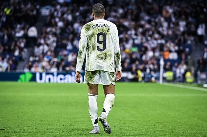 Meski Real Madrid mendatangkan Kylian Mbappe musim ini, mereka malah dibuat tak berkutik oleh Barcelona di berbagai ajang.