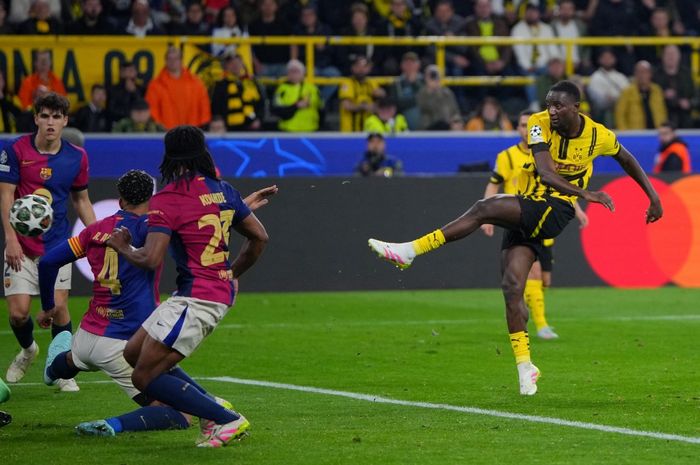 Barcelona mengalami luka ganda usai takluk 1-3 dari Borussia Dortmund di leg kedua perempat final Liga Champions 2024--2025.