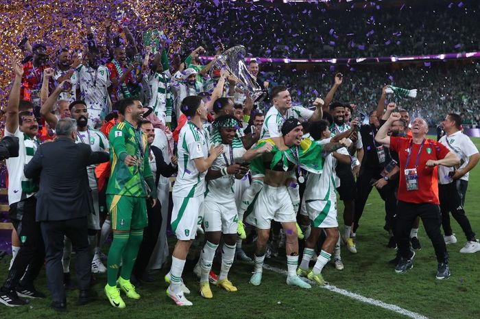 Al-Ahli merayakan keberhasilan menjuarai AFC Champions League Elite 2024-2025 pada Sabtu (3/5/2025) di Jeddah.