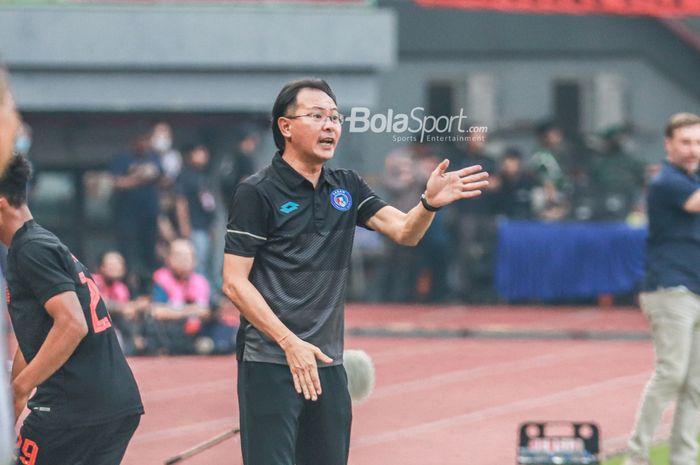 Mantan Pelatih Timnas Malaysia sekaligus pelatih Persis Solo, Ong Kim Swee, bicara soal rencana Timnas Indonesia lawan Harimau Malaya.
