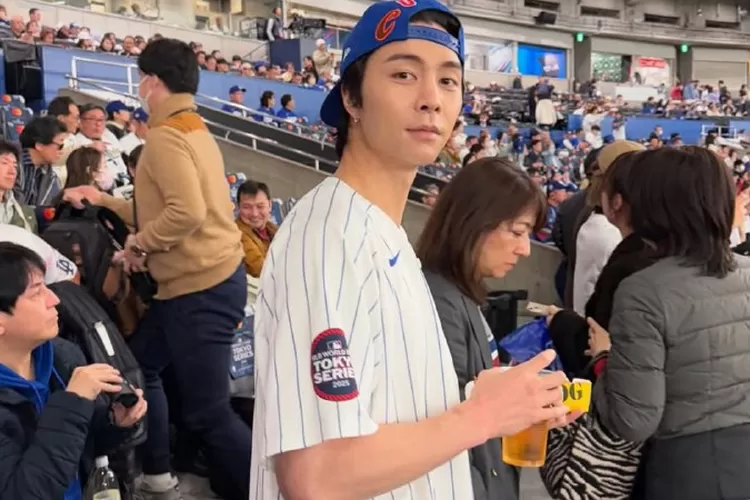 Johnny NCT dapatkan dua tanda tangan pemain baseball ternama ini (Instagram @johnnyjsuh)