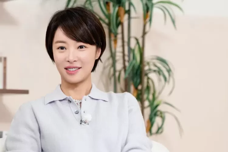 Kabar perceraian aktris Korea Selatan Hwang Jung Eum akhirnya dikonfirmasi secara resmi oleh agensinya. Berikut penjelasan lengkapnya. (Instagram @jungeum84)