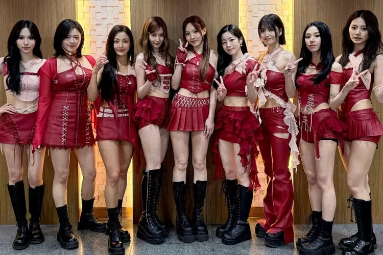 TWICE jadi bintang iklan fast food Indonesia (X/JYPETWICE)