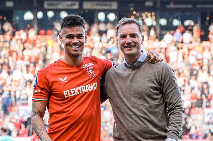 Mees Hilgers dalam laga ke-100 untuk FC Twente pada Minggu (9/3/2025) lawan Almere City dalam lanjutan Liga Belanda 2024/2025