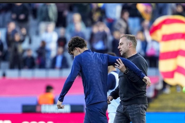 Setelah ada ribut-ribut di ruang ganti Barcelona baru-baru ini, Hansi Flick menyemprot dua jebolan akademi La Masia.