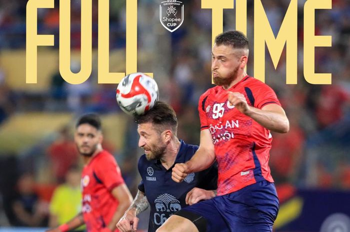 Suasana pertandingan Final ASEAN Club Championship 2024/2025 dalam leg pertama antara klub Thailand Buriram United lawan tim asal Vietnam Cong An Ha Noi FC, di Stadion Hang Day Stadium, Vietnam pada Rabu (14/5/2025).