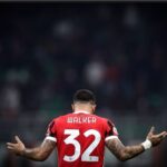 Top Skor Persib Tyronne Del Pino Tak Sabar Angkat Trofi Juara Perserikatan 1 dan Selebrasi Bareng Bobotoh