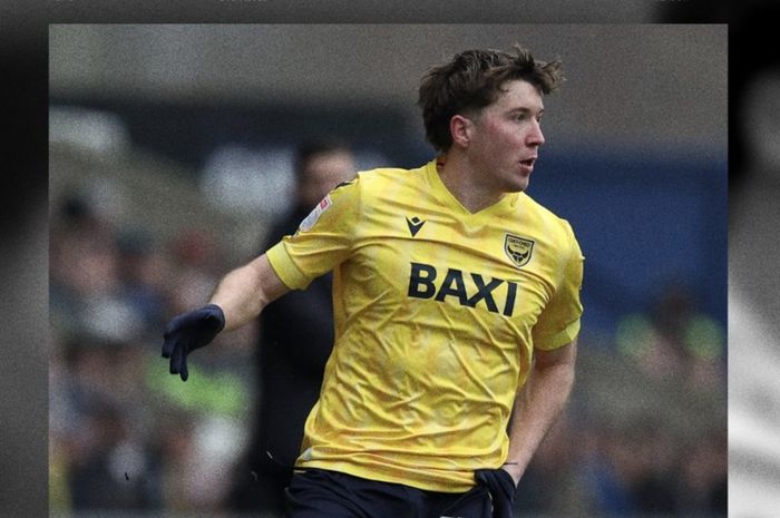 Pemain naturalisasi timnas Indonesia, Ole Romeny, berhasil pecah telur dengan mencetak gol pertamanya bagi Oxford United saat bertemu tim asuhan Frank Lampard.