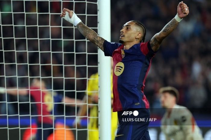Winger Barcelona, Raphinha, menyejajarkan dirinya dengan Lionel Messi usai mencetak 1 gol dan membuat 1 asis di Liga Champions 2024-2025 pada laga kontra Borussia Dortmund.