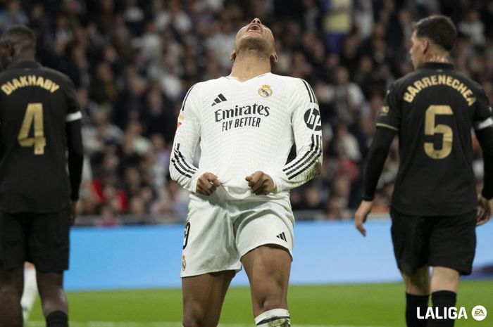 Sinyal Real Madrid gagal juara Liga Spanyol musim ini semakin nyata setelah 2 rekor jeblok muncul saat kalah dari Valencia.