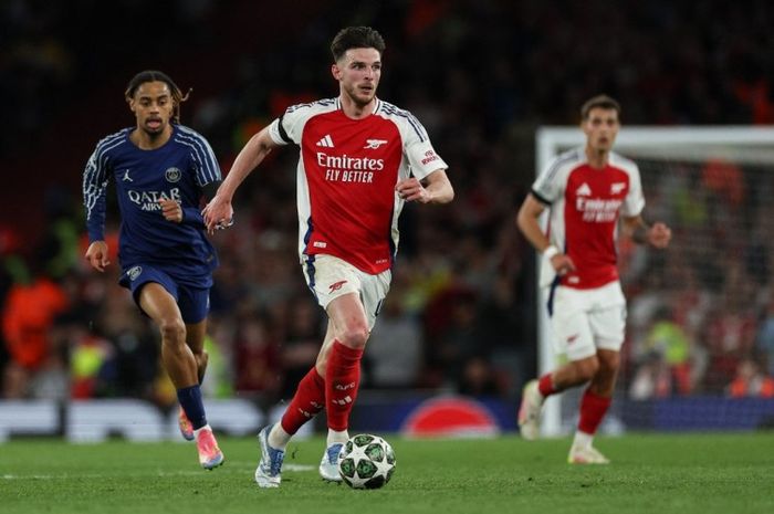 Aksi Declan Rice saat Arsenal menjamu PSG pada leg pertama semifinal Liga Champions 2024-2025.