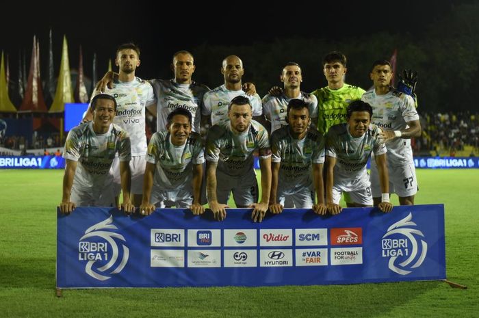 Persib Bandung lolos lisensi klub profesional tanpa catatan.