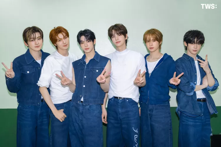 TWS mendapatkan sertifikasi Emas untuk album Try With Us dari Asosiasi Industri Rekaman Jepang.  (Weverse TWS)