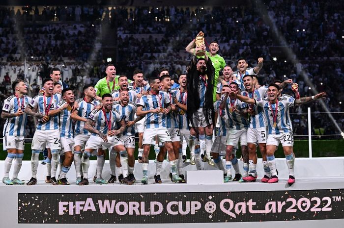 Kalau berhasil menjuarai Piala Dunia lagi, Timnas Argentina yang dipimpin oleh Lionel Messi baru bisa disebut yang terbaik sepanjang masa.