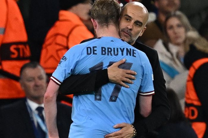 Kevin De Bruyne dipuji oleh Pep Guardiola usai menjadi inspirator comeback Man City atas Crystal Palace.