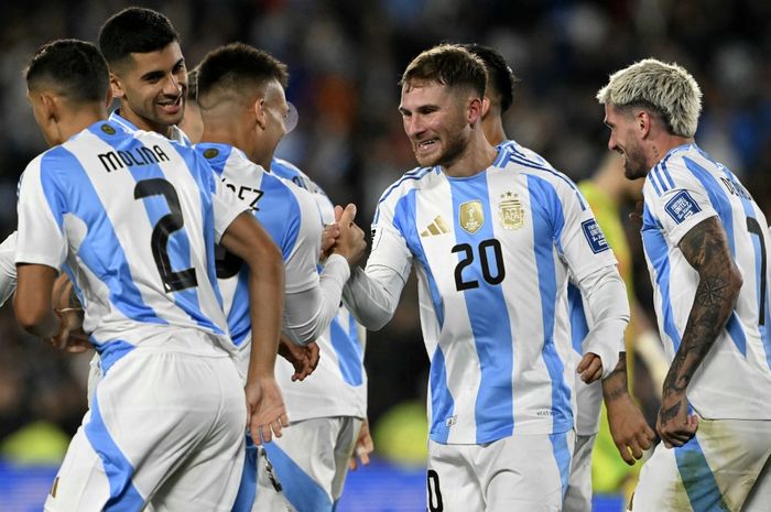 Para pemain timnas Argentina meloloskan negaranya ke Piala Dunia 2026 tanpa perlu berkeringat karena dibantu hasil imbang Bolivia vs Uruguay di kualifikasi, Selasa (23/5/2025).
