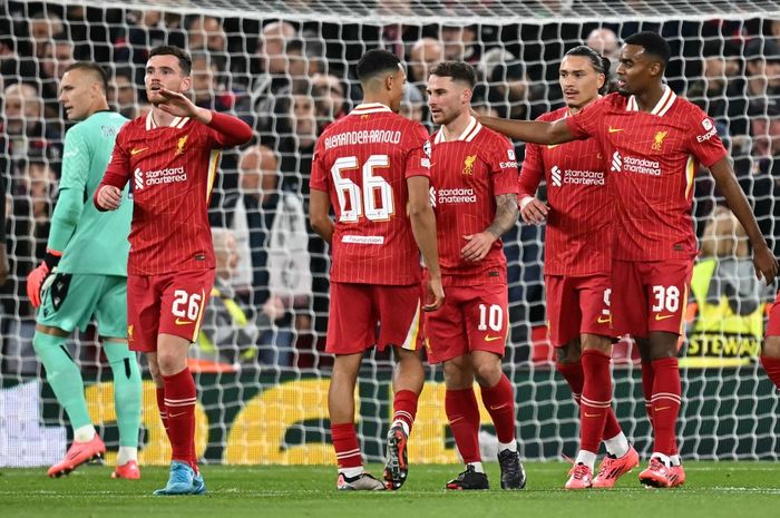 Skuad utama Liverpool disebut-sebut sudah memberikan reaksi terkait rencana kepergian Trent Alexander-Arnold ke Real Madrid pada musim panas 2025.
