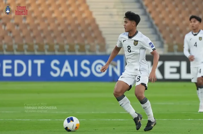 Gelandang timnas U-17 Indonesia, Nazriel Alfaro Syahdan dapat pujian dari Bojan Hodak setelah gabung dalam latihan dengan Persib Bandung.