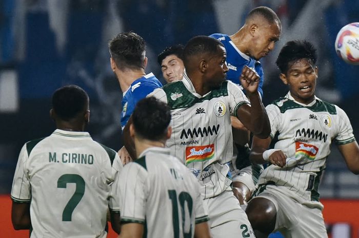 Persib Bandung melumat PSS Sleman pada pekan ke-30 Liga 1 2024/25, Sabtu (26/4/2025).