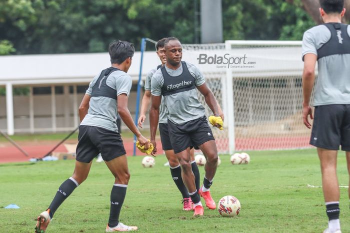 Victor Igbonefo bisa mencatatkan lima gelar Liga Indonesia bersama Persib di Liga 1 musim ini.