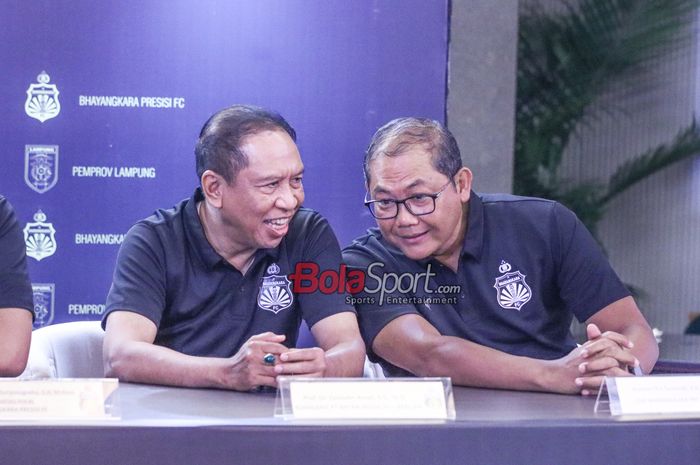 Komisaris PT Mitra Muda Inti Berlian (Bhayangkara FC), Zainudin Amali (kiri) dan Chief Operating Officer (COO), Sumardji (kanan), sedang memberikan keterangan kepada awak media di Goodtime Restaurant, Senopati, Jakarta, Selasa (22/4/2025).