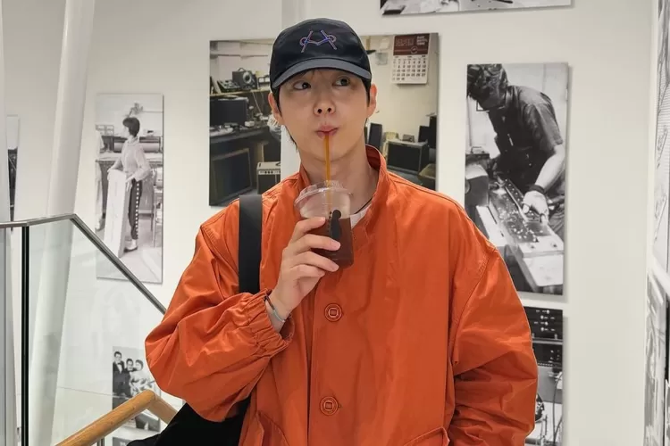 Suho ceritakan punya orang tua guru (Instagram @kimjuncotton)