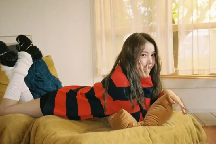 Coba rubah penampilan Sowon mendapat berbagai respon dari orang sekitar (Instagram @gfriendofficial)