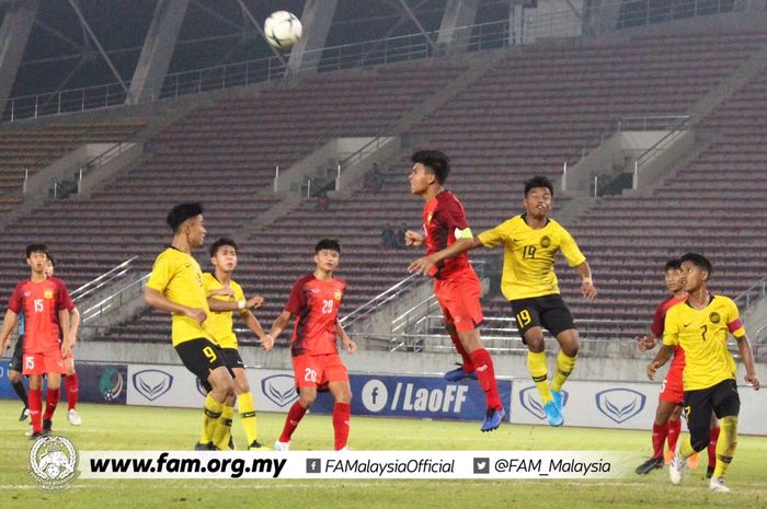Aksi para pemain timnas U-16 Malaysia (kuning) akan mengikuti FIFA Youth Series Tournament.