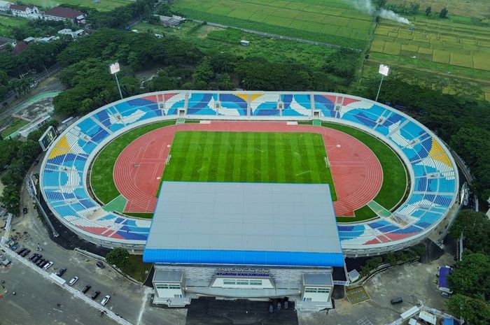 Foto udara Stadion Kanjuruhan yang selesai renovasi di Kepanjen, Kabupaten Malang, Jawa Timur, Sabtu (18/1/2025). Renovasi Stadion Kanjuruhan dengan luas 3,4 hektare dan berkapasitas 21.603 bangku yang menelan biaya Rp357,84 miliar tersebut telah selesai dan dalam proses penyerahan kepada Pemerintah