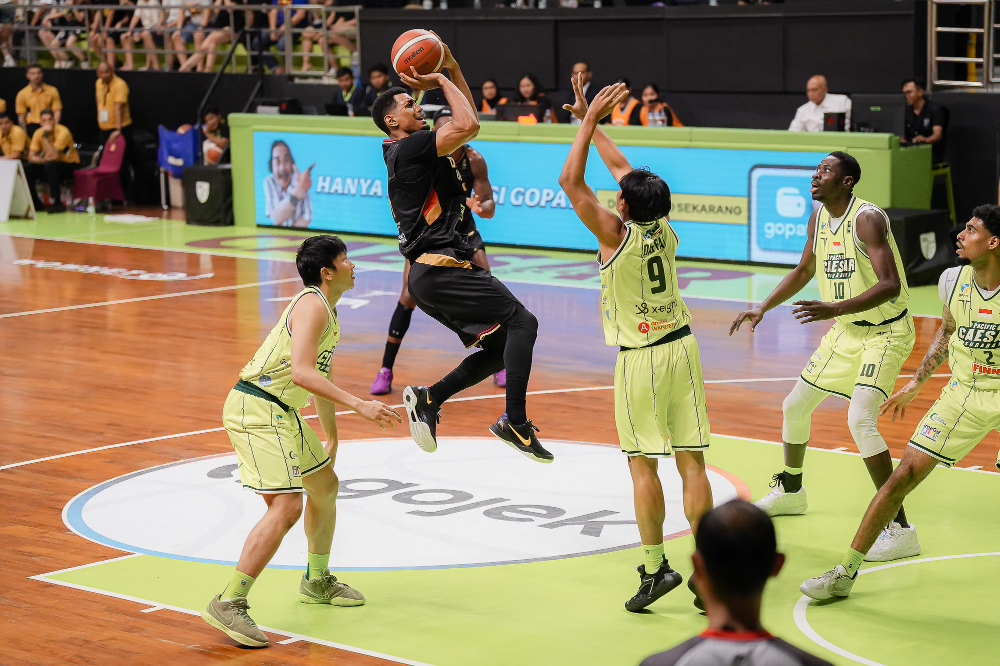 https://www.mainbasket.com/uploads/post/2025/03/21/Dewa United Benamkan Pacific Caesar di Surabaya.jpg