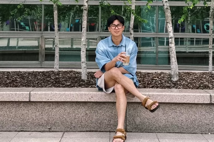 RM BTS mengungkap kisah menyedihkan mengenai dirinya saat berada di militer pada siaran langsungnya semalam di Weverse  (Instagram/ @rkive)