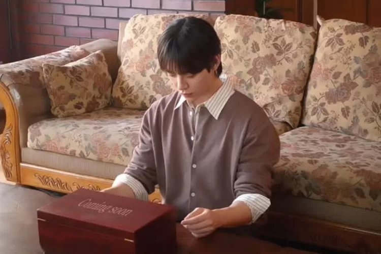 Setelah tiga tahun tanpa perilisan musik baru, Jung Daehyun menyentuh hati penggemar lewat lagu emosional yang ditulisnya sendiri. (Instagram @ official_jdh)