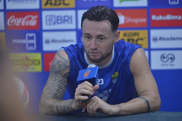 Kapten Persib Bandung, Marc Klok menegaskan bahwa tujuan Maung Bandung lawan Malut United untuk mencetak sejarah. Untuk itu, mereka siap meraih kemenangan.