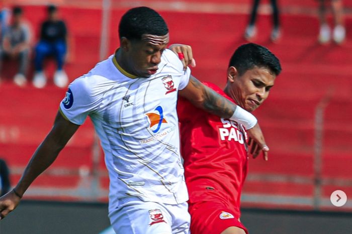 Suasana pertandingan Semen Padang FC vs Madura United dalam laga pekan ke-31 Liga 1 2024/2025, di Stadion H. Agus Salim, Padang, Minggu (4/5/2025).
