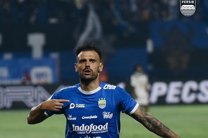 Selebrasi Tyronne del Pino saat Persib melawan PSS pada pekan ke-30 Liga 1 2024-2025 di Stadion Gelora Bandung Lautan Api, Sabtu (26/4/2025).