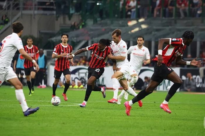 AC Milan sempat dibuat kebobolan 2 gol lebih dulu sebelum menyudahi laga dengan skor imbang 2-2 kontra Fiorentina.