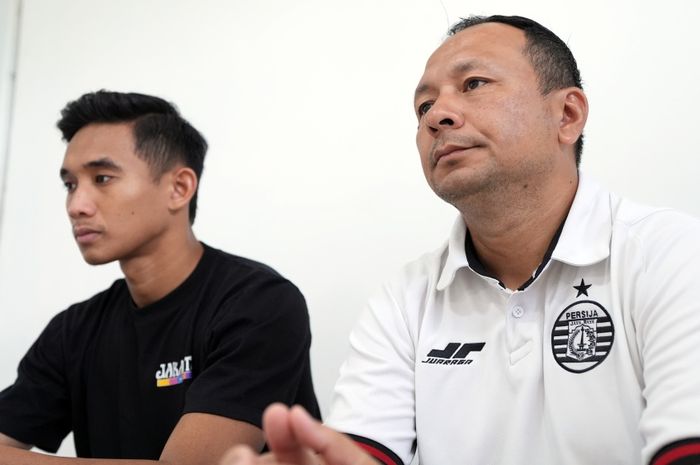 Caretaker Persija, Ricky Nelson dan pemain Rizky Ridho saat memberikan keterangan kepada media jelang melawan Borneo FC, Sabtu (3/5/2025).