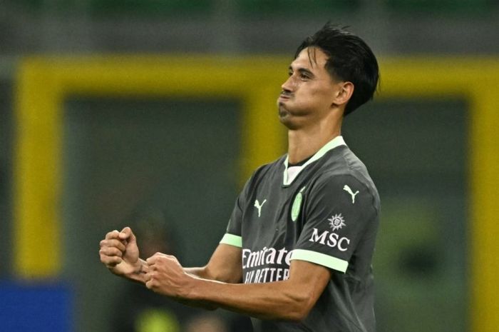Bintang AC Milan, Tijjani Reijnders mengomentari postingan sang adik Eliano Reijnders tentang kemenangan Timnas Indonesia atas Timnas Bahrain.
