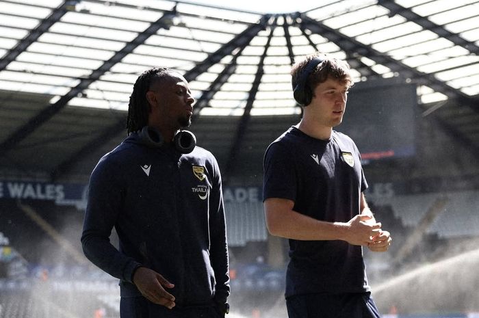 Rapor Ole Romeny (kanan) setelah Oxford United melawan Swansea City.