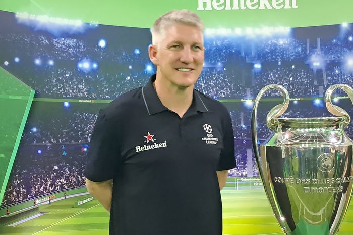 Legenda Bayern Muenchen dan timnas Jerman, Bastian Schweinsteiger, saat sesi wawancara di tengah agenda UEFA Champions League Trophy Tour bersama Heineken di Jakarta (13/4/2025).