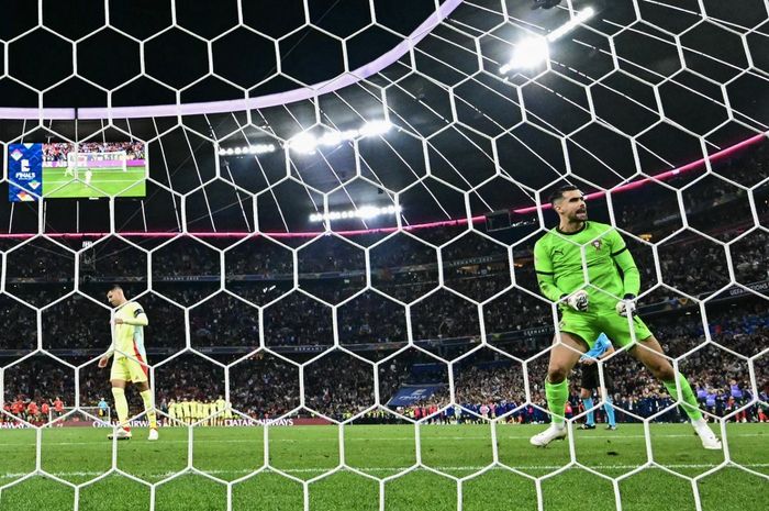 Kiper jagoan Cristiano Ronaldo di timnas Portugal, Diogo Costa, dibidik Man United sebagai pengganti Andre Onana.