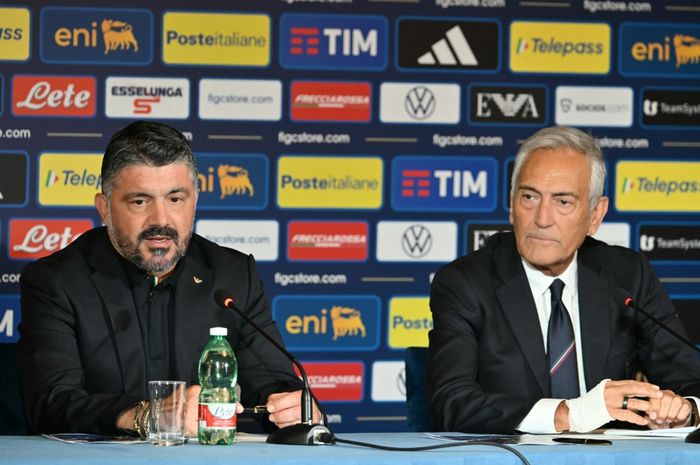 Pelatih baru Timnas Italia, Gennaro Gattuso, bersama Presiden FIGC, Gabriele Gravina, dalam jumpa pers perkenalan resmi pada Kamis (19/6/2025).