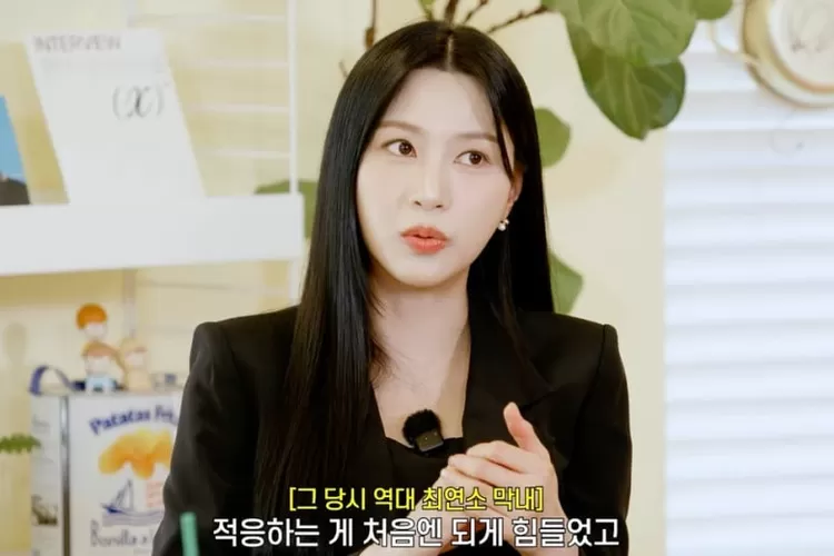 Oh Hayoung dari Apink ungkap bahwa dirinya ditekan oleh Mantan CEO Agensi sebelumnya untuk tampil di Law of The Jungle (Tangkap Layar Youtube Xiumin_store)