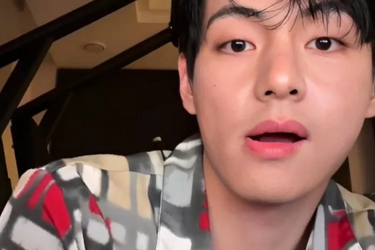 V terus menunjukkan prestasinya sebagai artis solo K-pop terbaik  (Weverse/Bighit )