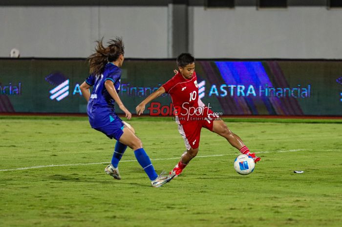 Suasana laga babak penyisihan Grup D Kualifikasi Piala Asia Putri 2026 antara Timnas Putri Indonesia versus Timnas Putri China Taipei (Timnas Taiwan) di Stadion Indomilk Arena, Tangerang, Banten, Sabtu (5/7/2025).