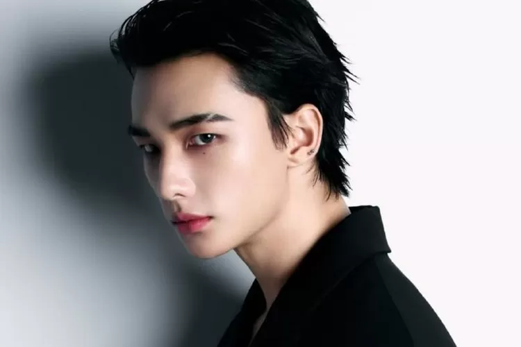 Di W Korea Hyunjin beberkan skincare routine (Instagram @wkorea)