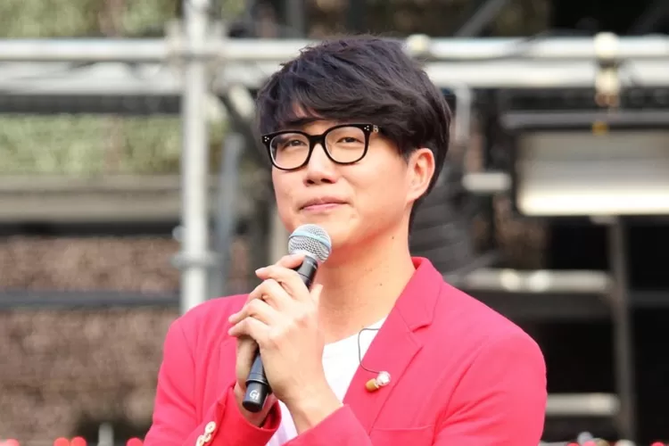 Akui ada kelalaian, agensi Sung Si Kyung tegaskan sedang proses pendaftarab resmi  (Wikipedia)