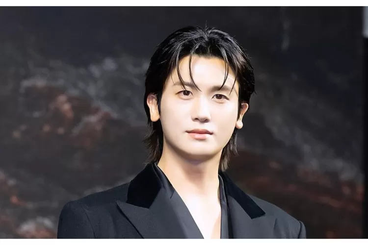 Agensi tanggapi rumor Park Hyung Sik yang menerima gaji Rp 4,8 Miliar per Episode (Kolase X @ParkhyungS53919)