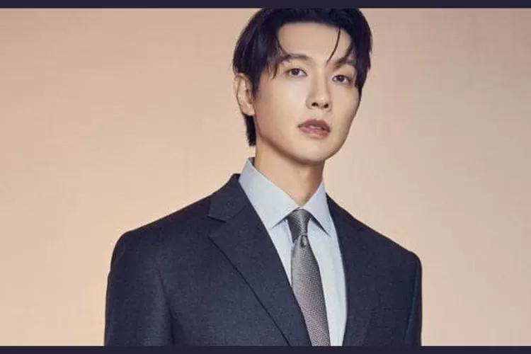 Ji Hyun Woo Ternyata Memilih Jadi Aktor Meski Dapat Jutaan Won Saat Jadi Musisi (HANCINEMA)